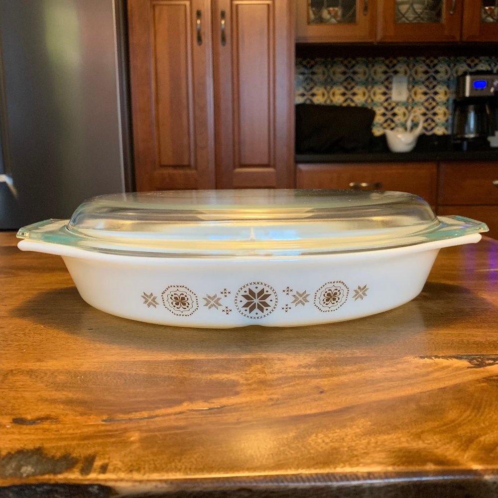 Pyrex -Trade Stamp Program- Town & County Brown on White Divided Dish with Lid